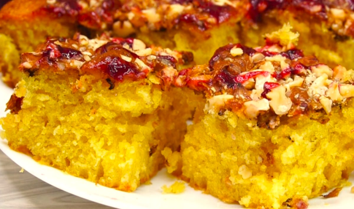 Все склали в миску, перемішали і в духовку! Неймовірно Смачний пиріг “Кучерявий”: до чаю в самий раз