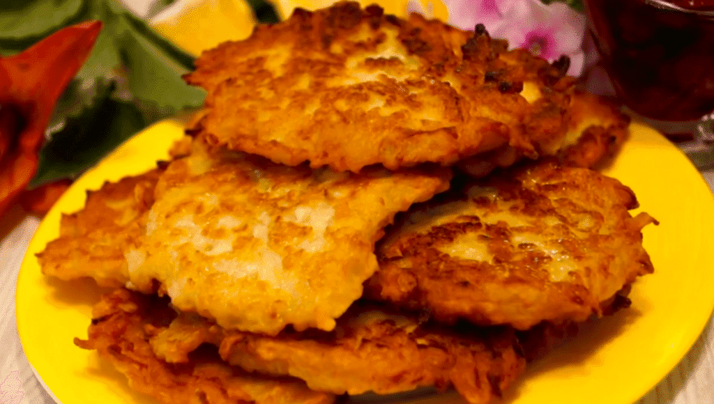 Яблучні оладки “Хвилинка”: ніжні, соковиті та ароматні! Піднімуть настрій! Мої діти їх обожнюють