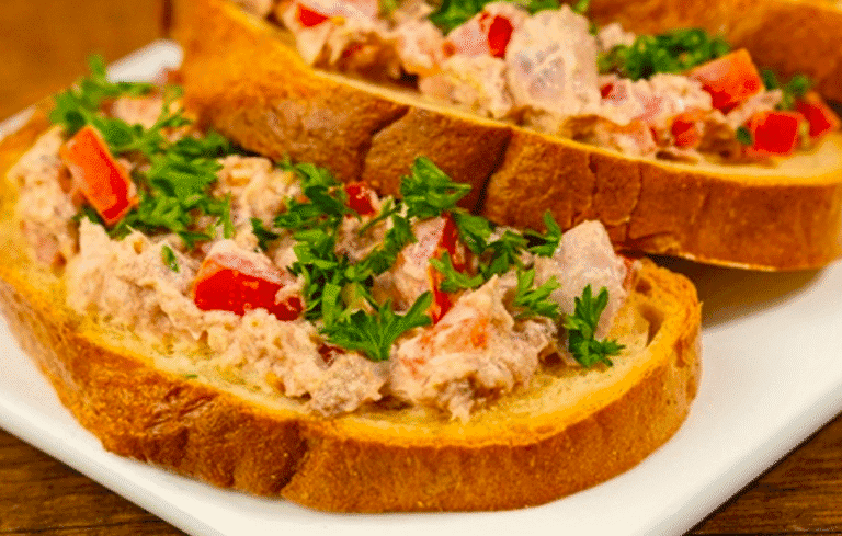 бутерброди з тунцем