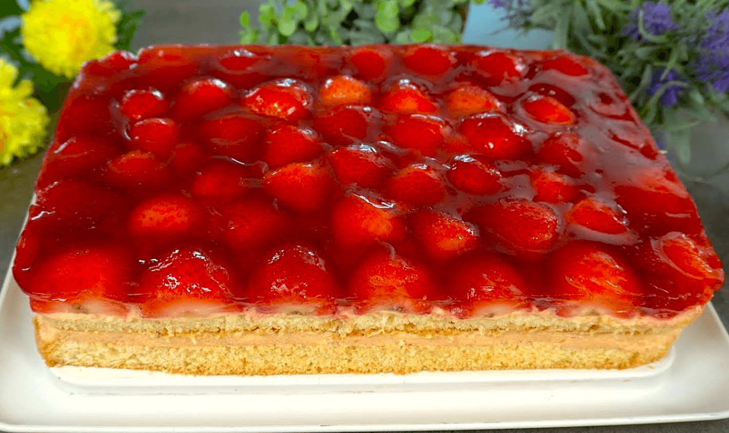 "Ідеальний" полуничний торт всього за кілька хвилин! Усім подобається цей рецепт!