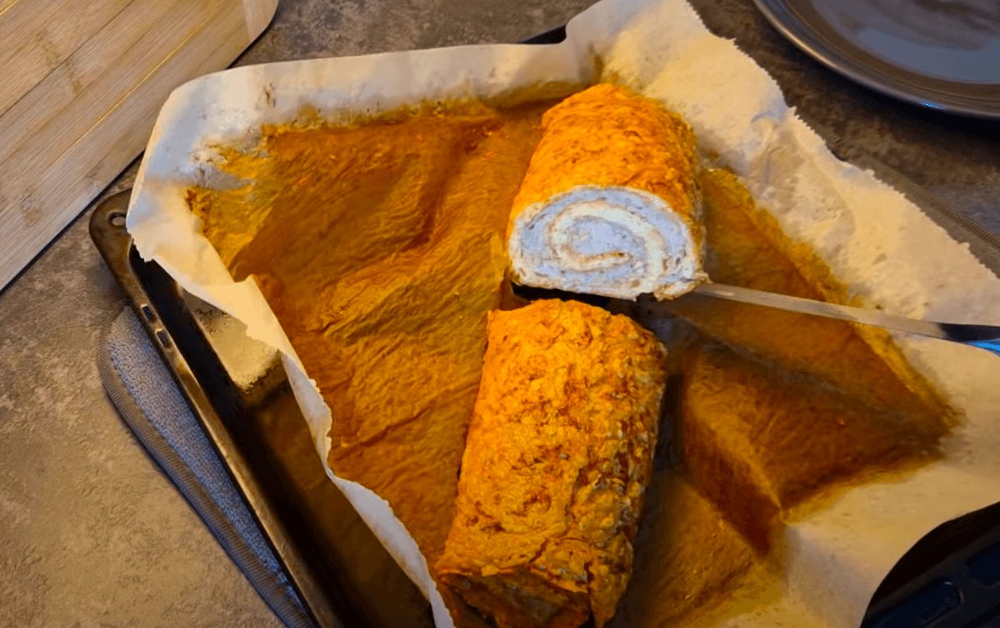 сирний рулет з м'ясною начинкою