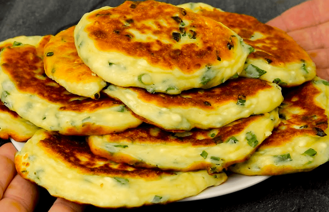 оладки з зеленою цибулею