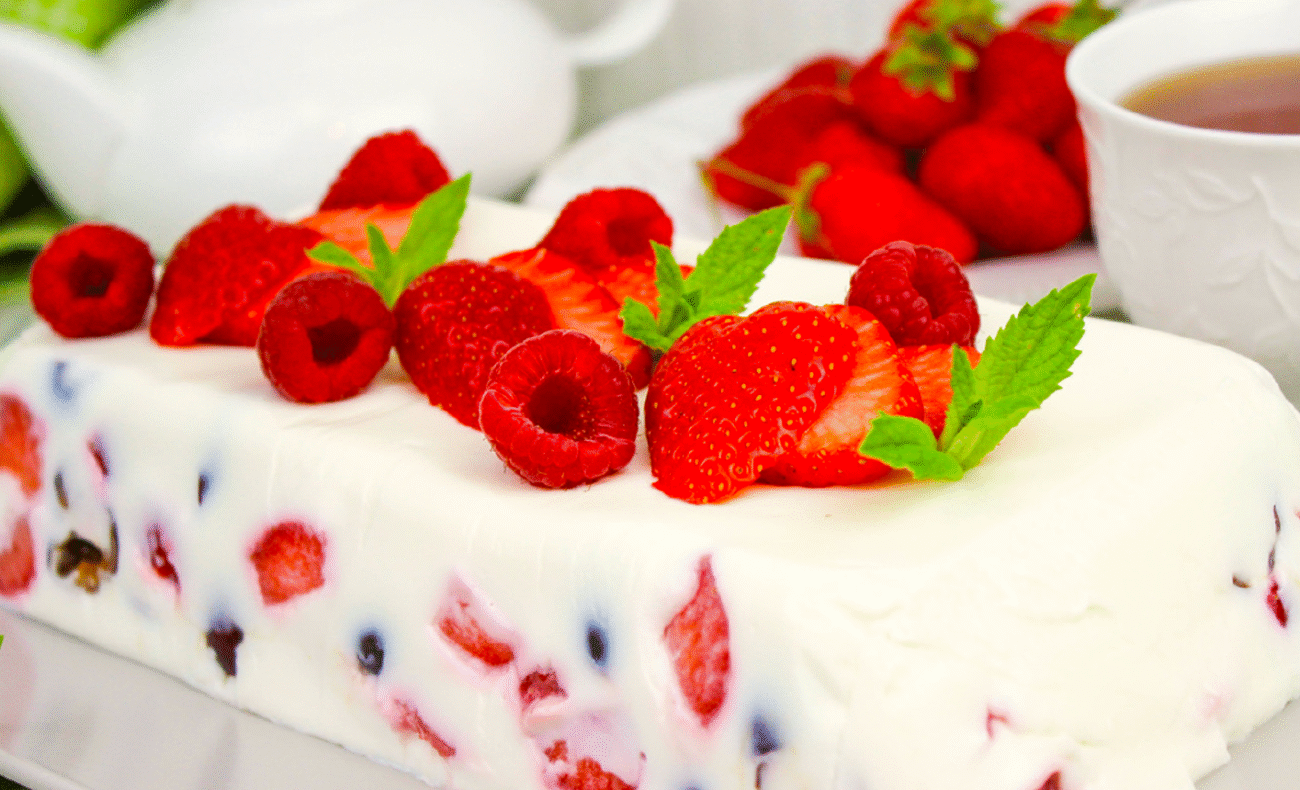 літній Йогуртовий десерт