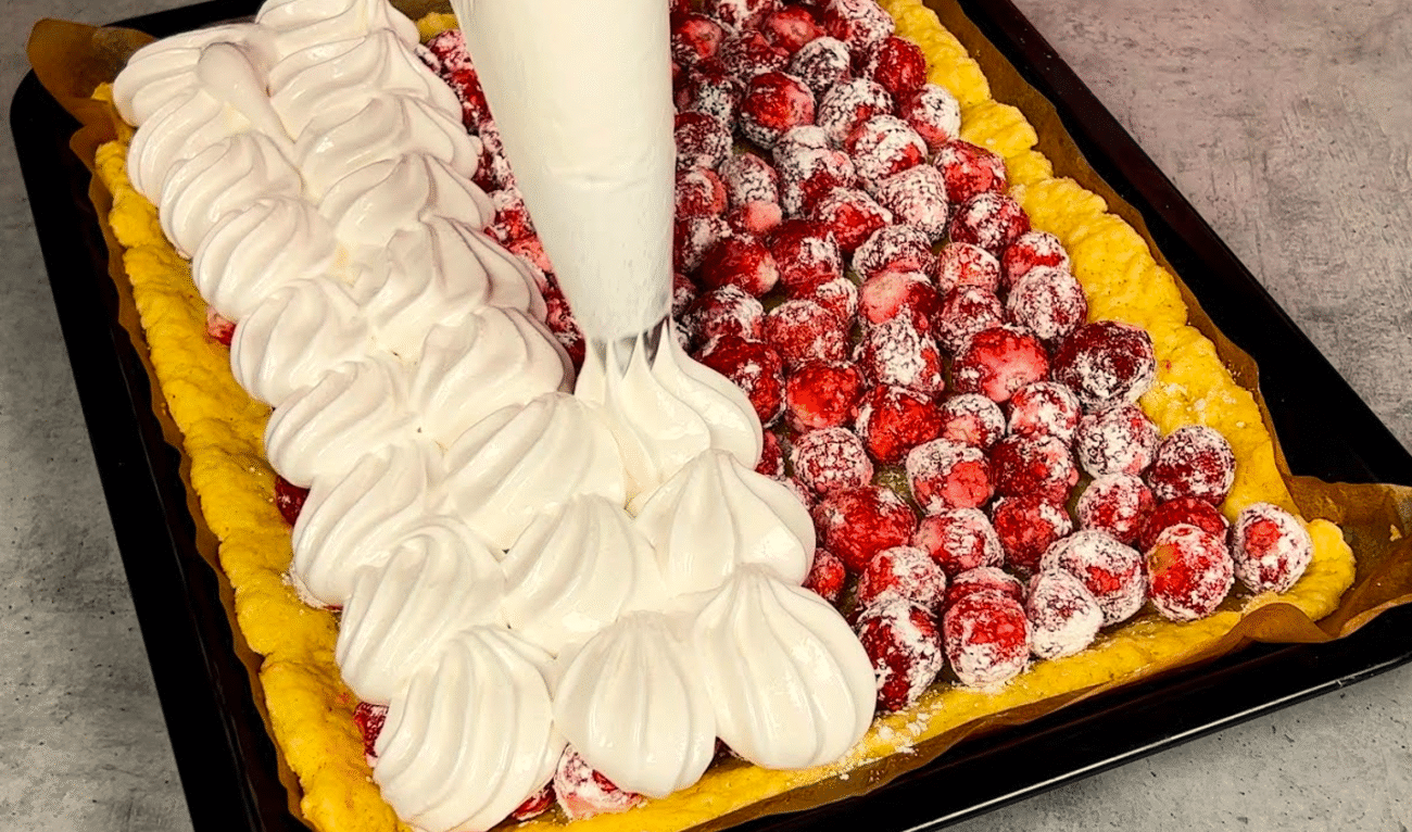 пиріг з полуницею