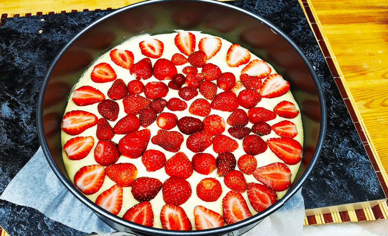 пиріг з полуницею