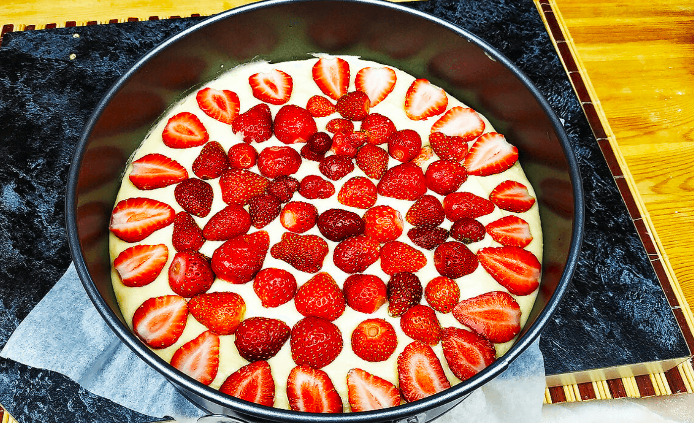 пиріг з полуницею