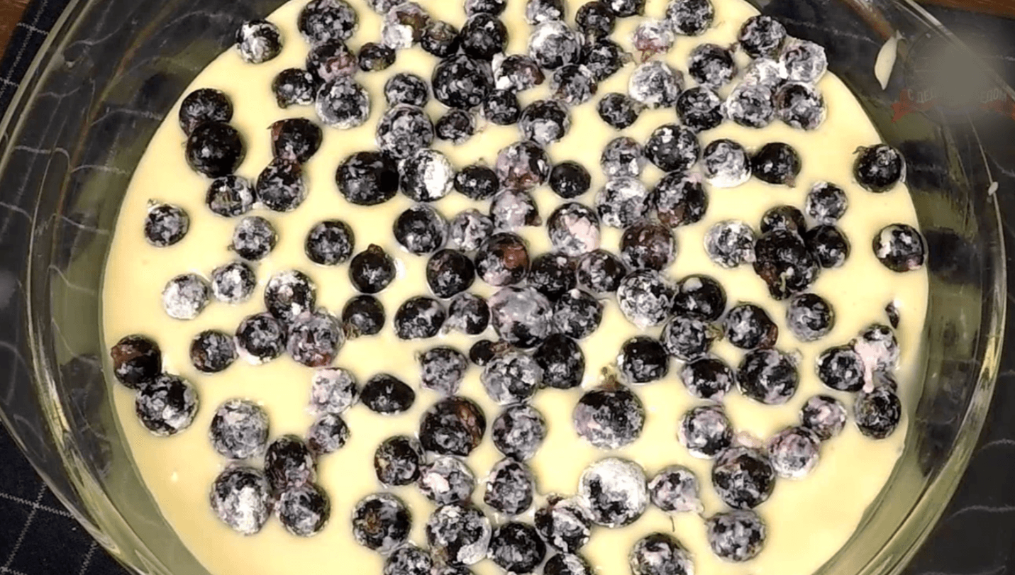 пиріг з чорною смородиною