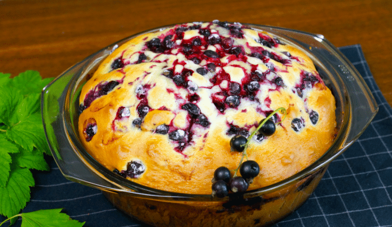 З серії все змішали і в духовку! Пиріг з чорної смородини! Смакота і "Вітамінна Бомба" за 50 хв