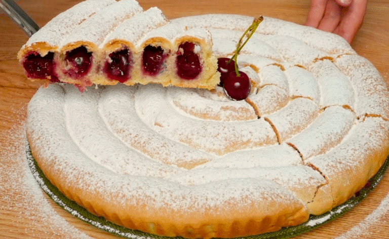 Пиріг "Равликова хатка" з вишнею! Крихке пісочне тісто та соковита вишня у начинці!