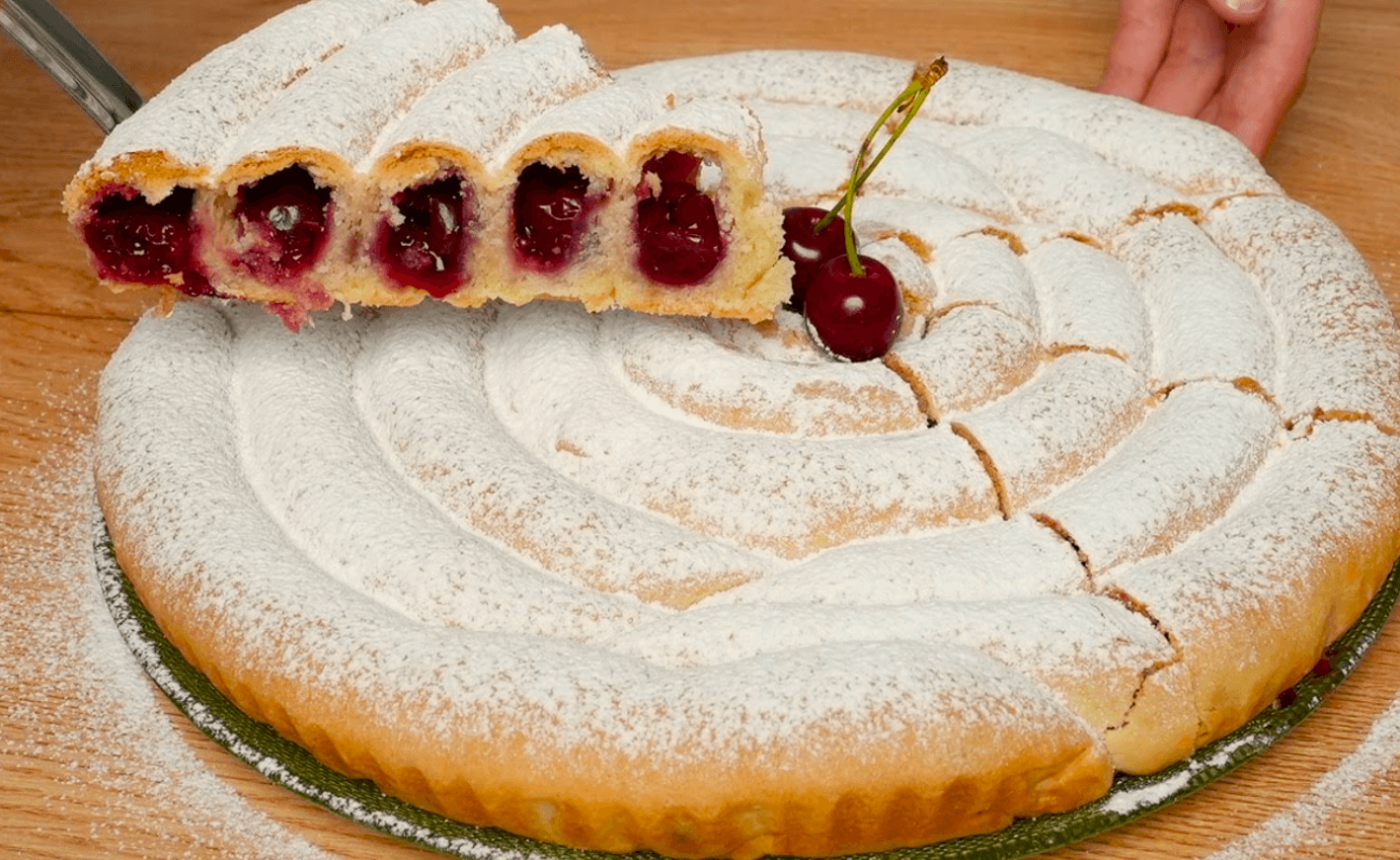 Пиріг "Равликова хатка" з вишнею! Крихке пісочне тісто та соковита вишня у начинці!