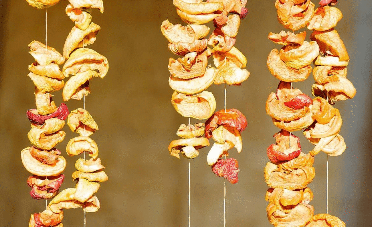 Шматочок літа взимку: як правильно висушити яблука, щоб діти просили ще