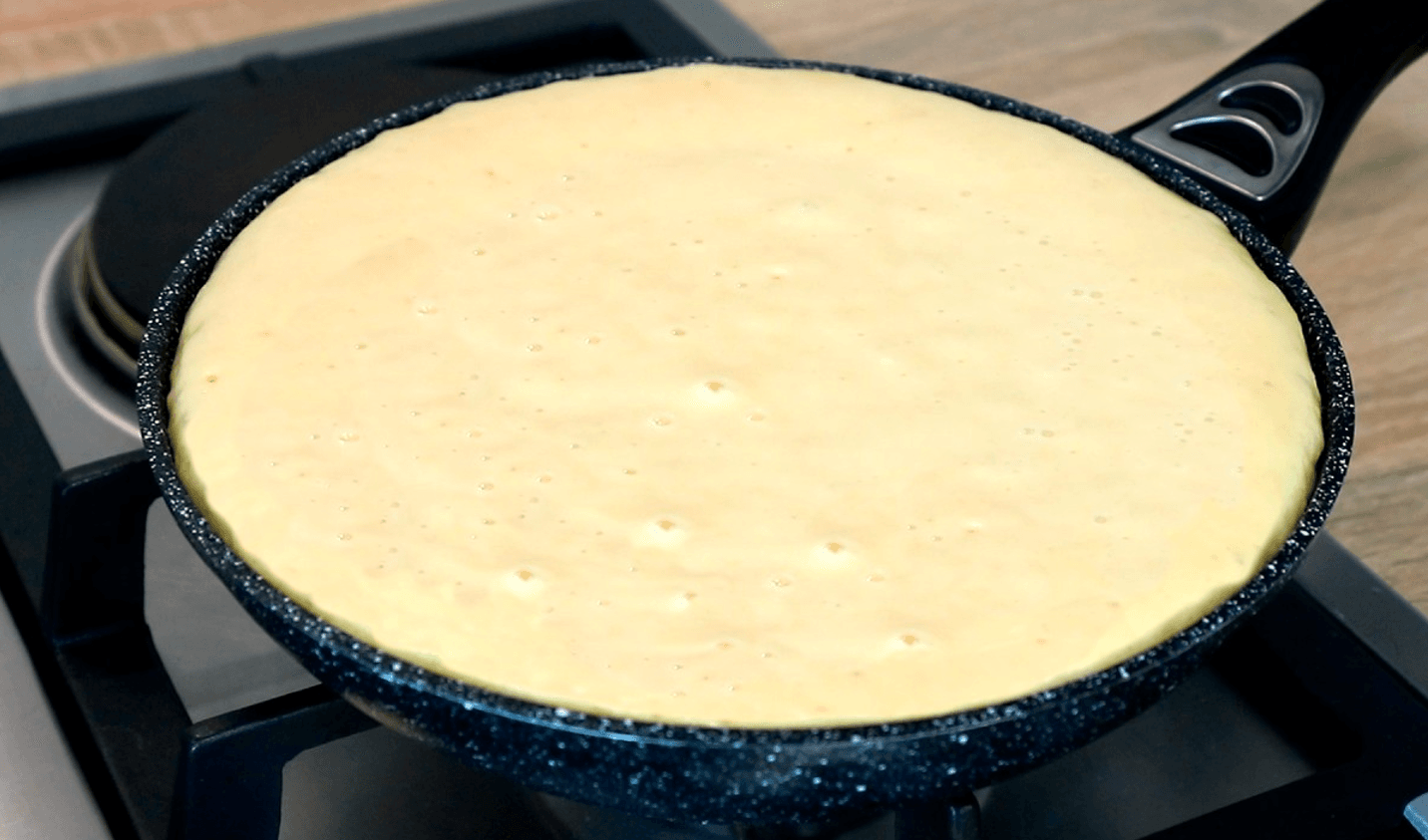 На Сковороді За 5 копійок! Пиріг на молоці! Простіше не буває! Без Міксера!