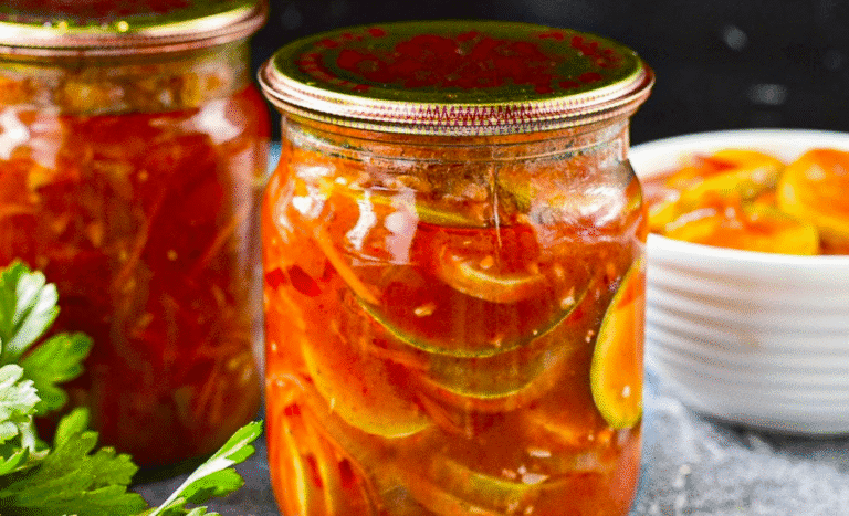 Взимку оближеш пальчики! Хрусткий салат з кабачків на зиму