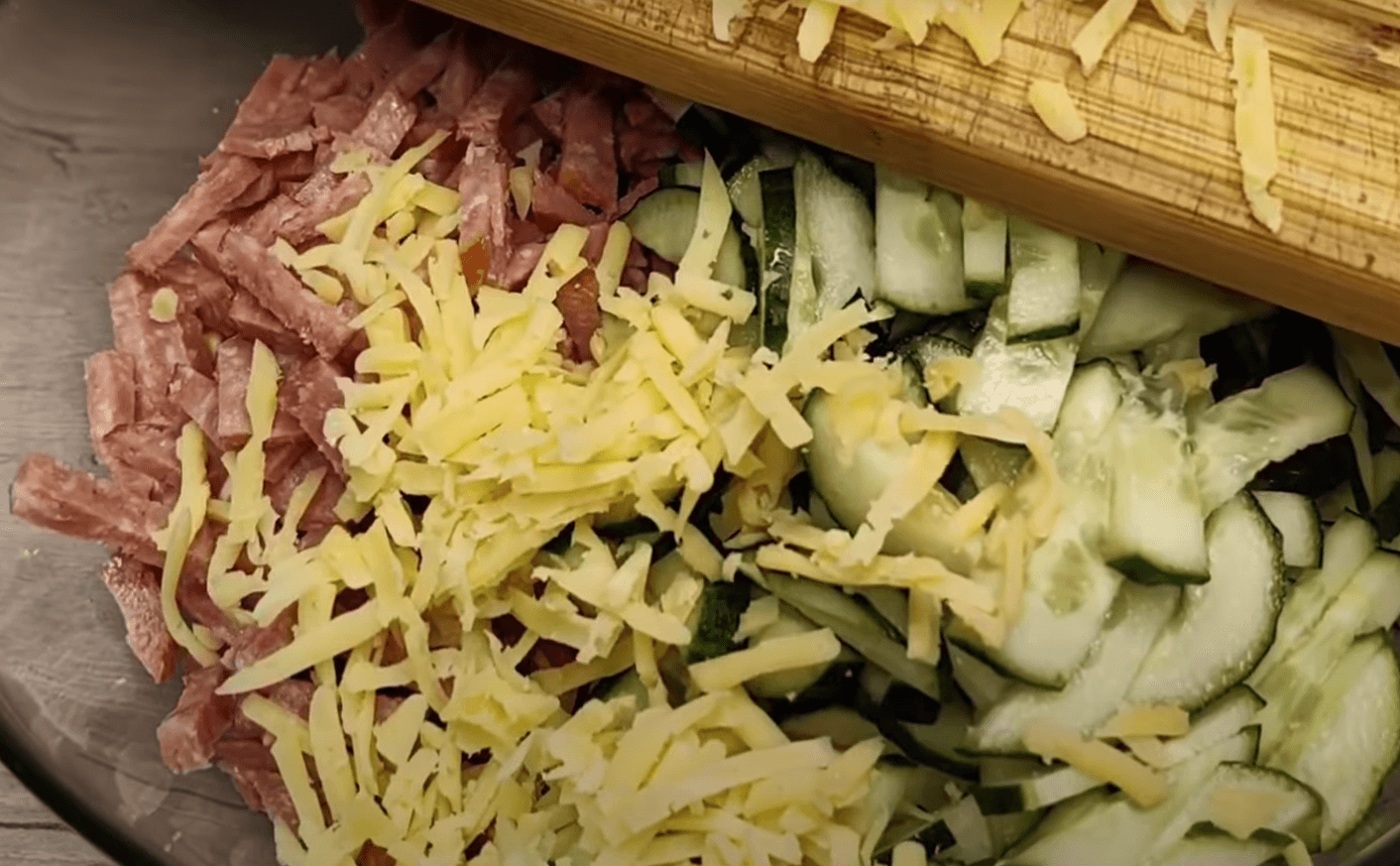 салат з огірками