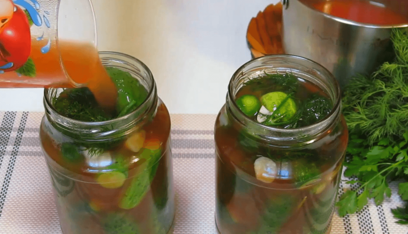 огірки в томатному маринаді