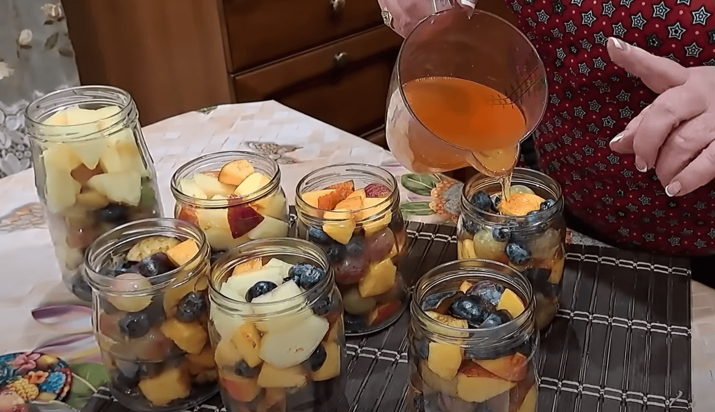 фрукти в желе на зиму