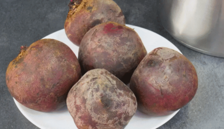 Варю так буряк на "оселедець під шубою", Салат виходить "Шалений" на смак