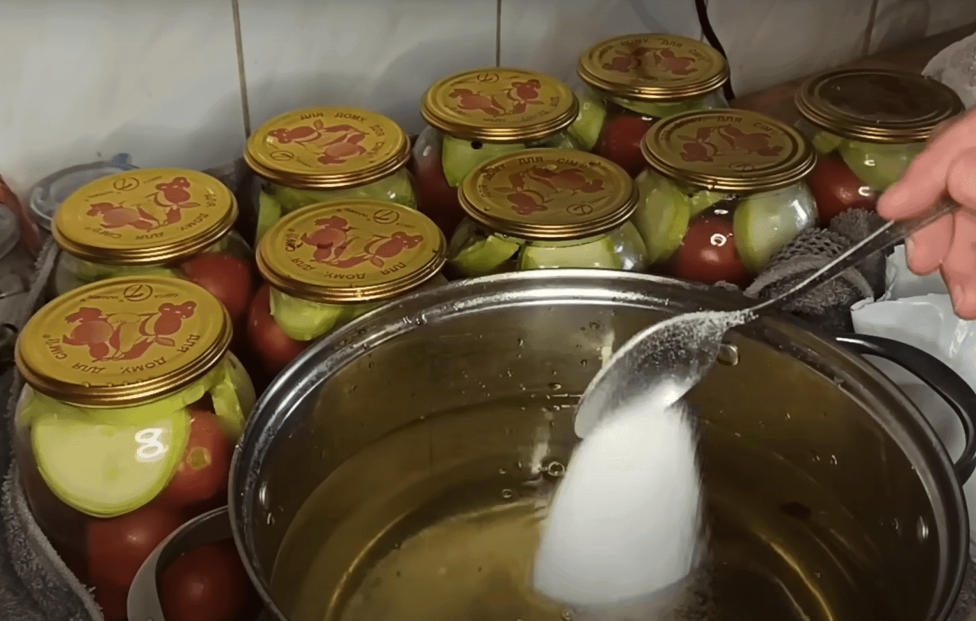 мариновані помідори з кабачками на зиму