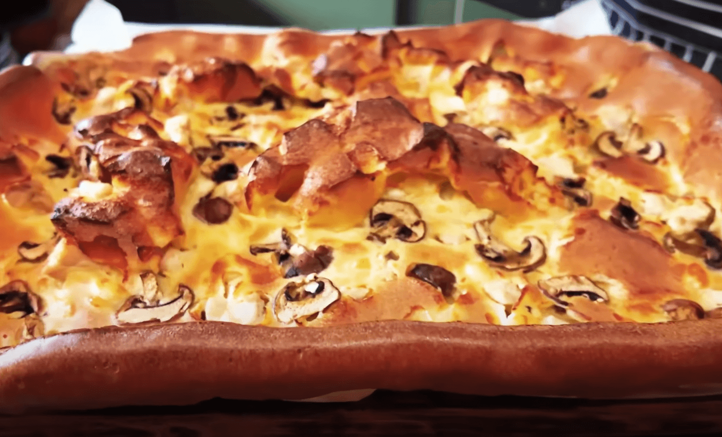 млинець з грибами і куркою