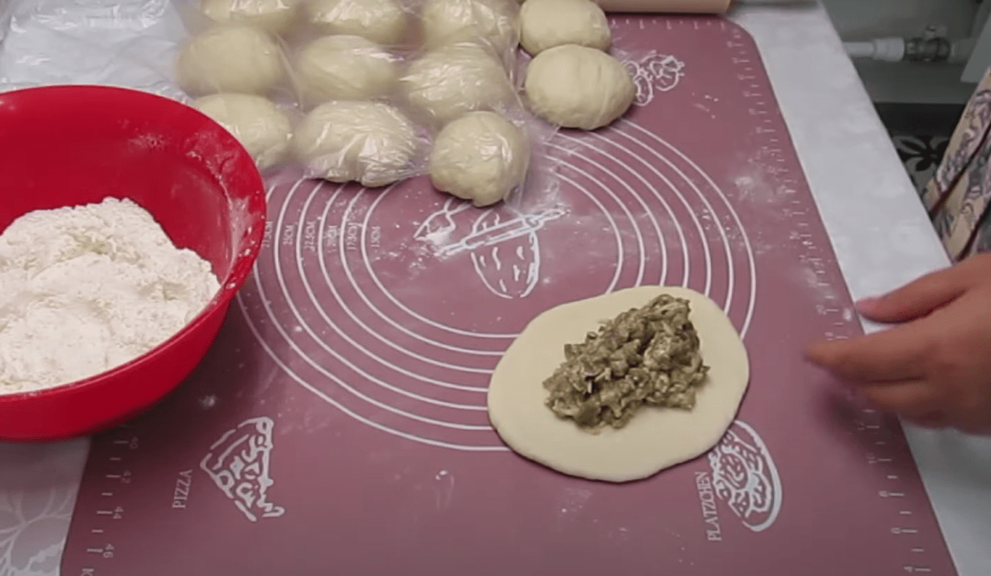 пиріжки на дріжджовому тісті