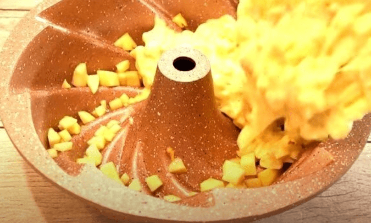 яблучний пиріг заливні яблука