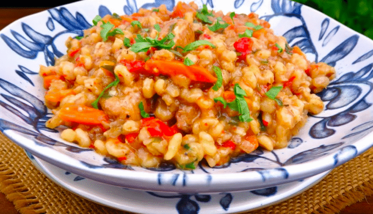 Перлова каша з м'ясом - їдять навіть ті, хто не любить перловку! З простих продуктів