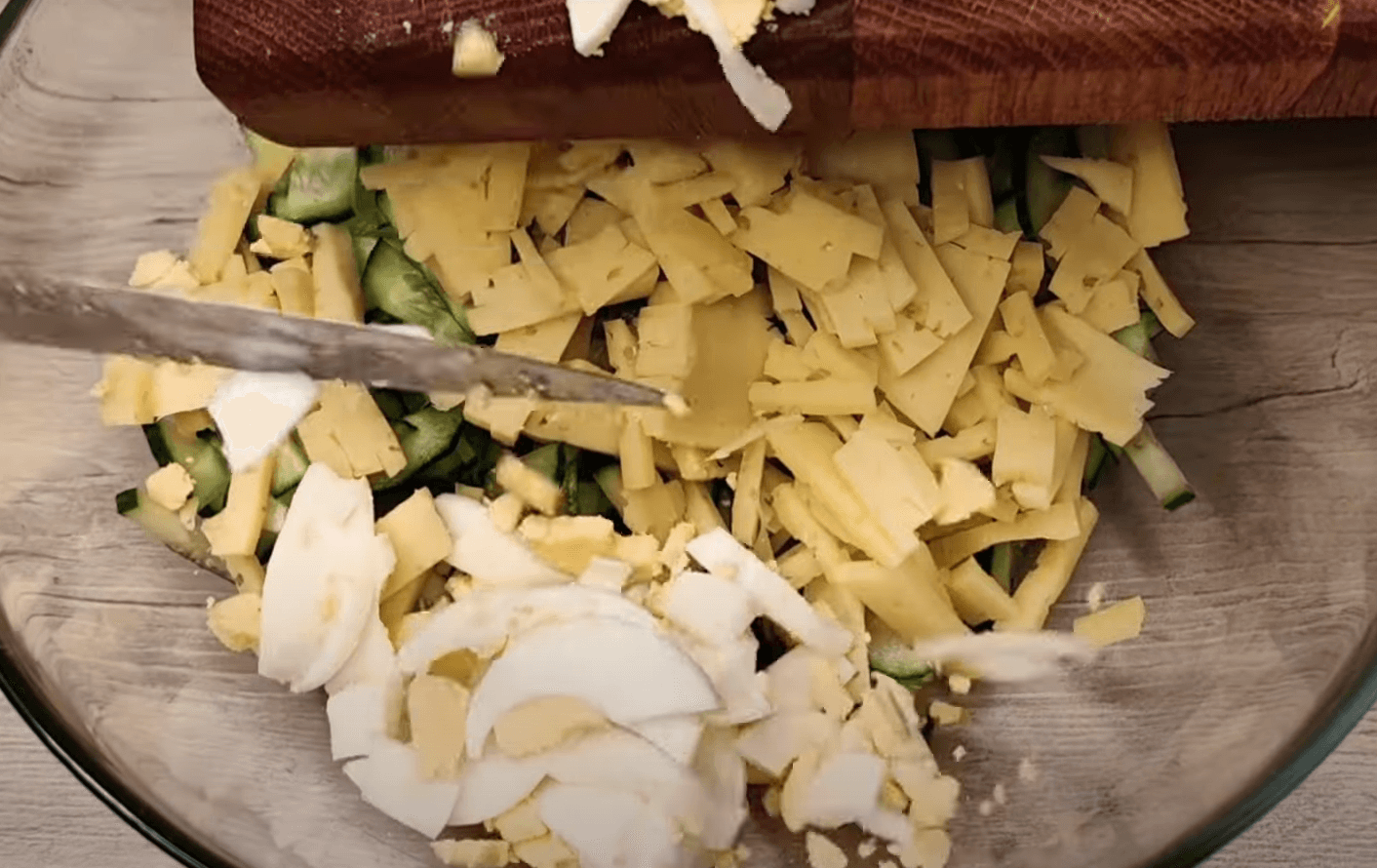 салат Одеса з огірком і кукурудзою