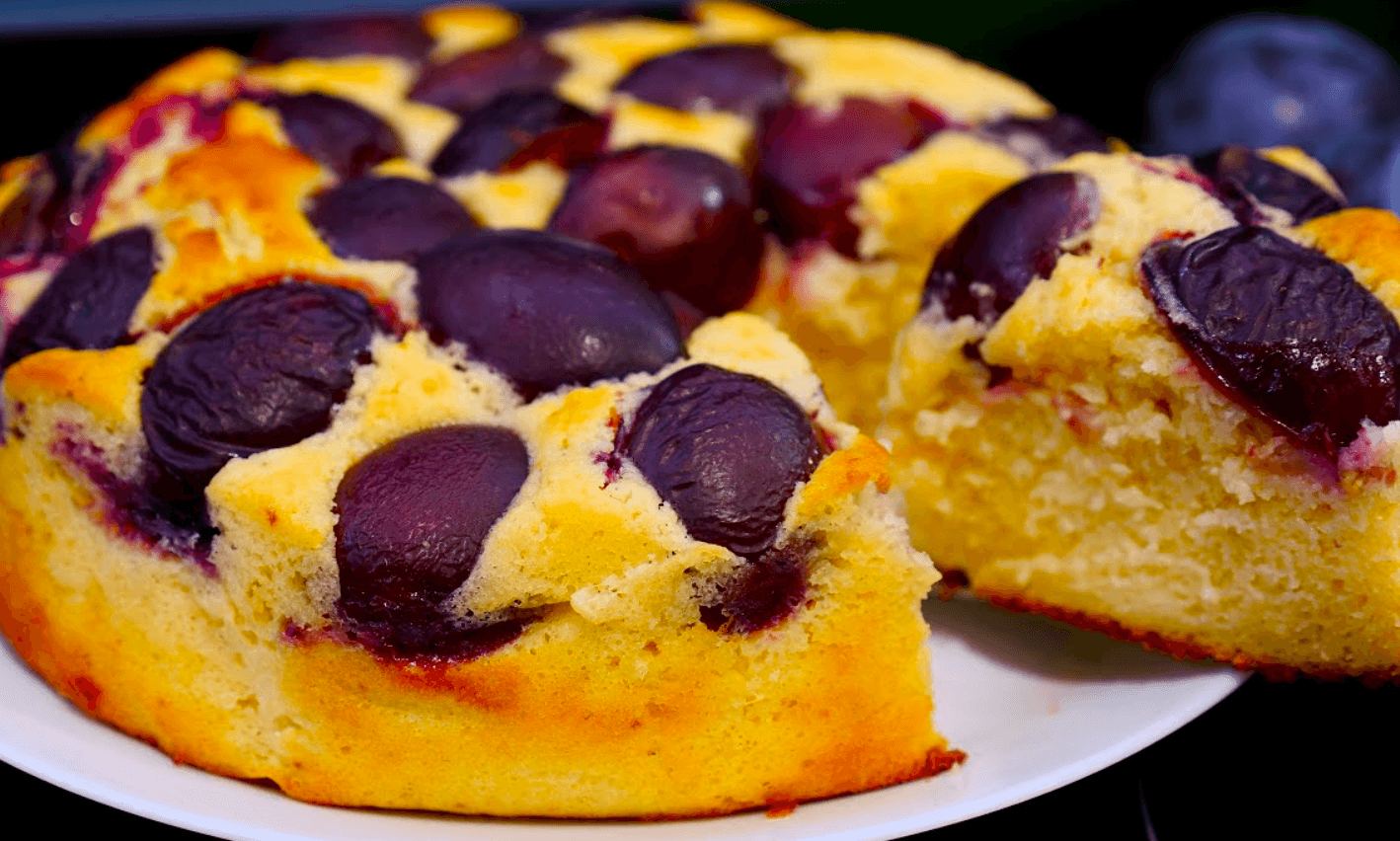 Пиріг на кефірі "Сливовий" - Все змішали і в духовку! Геніальний рецепт