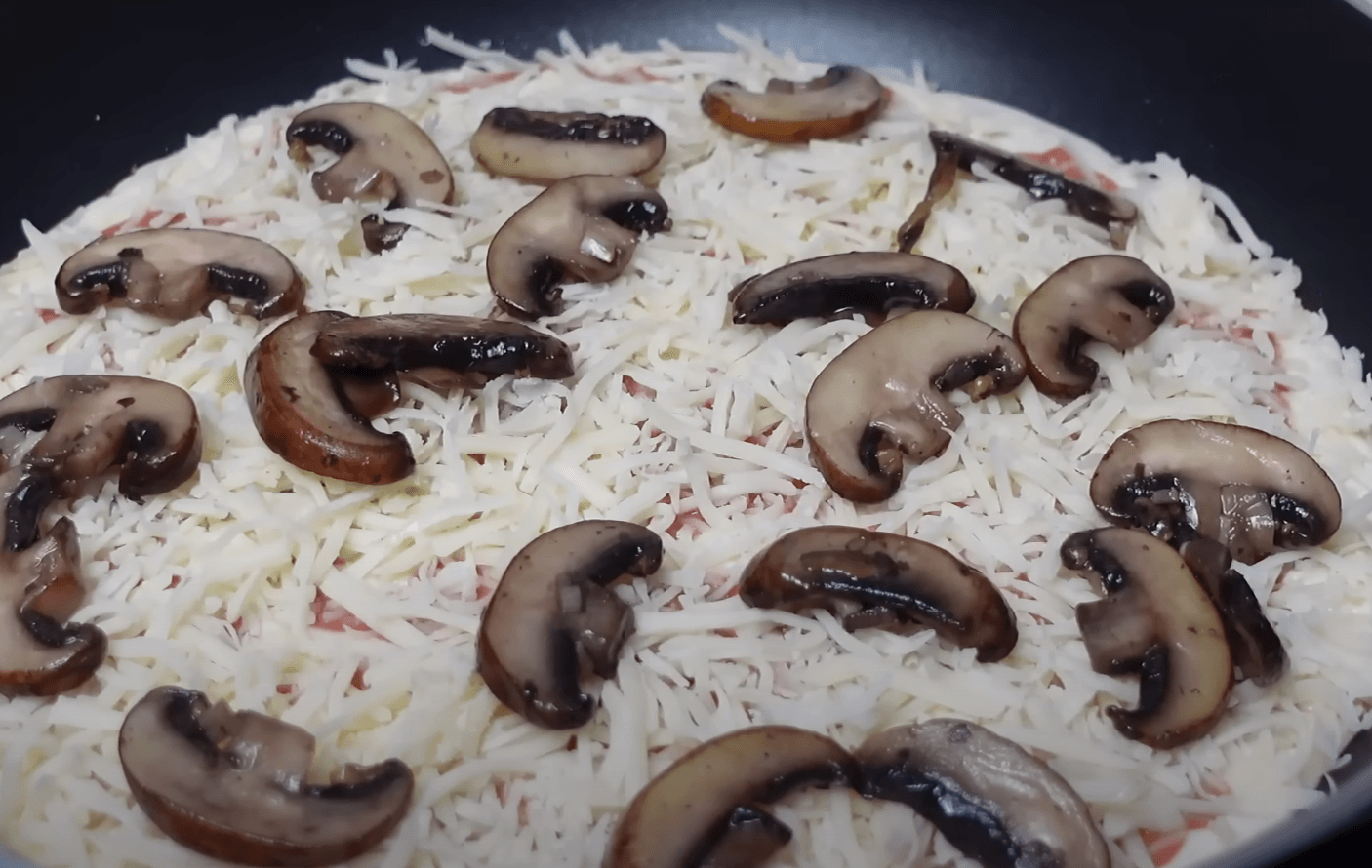 піца на сковороді