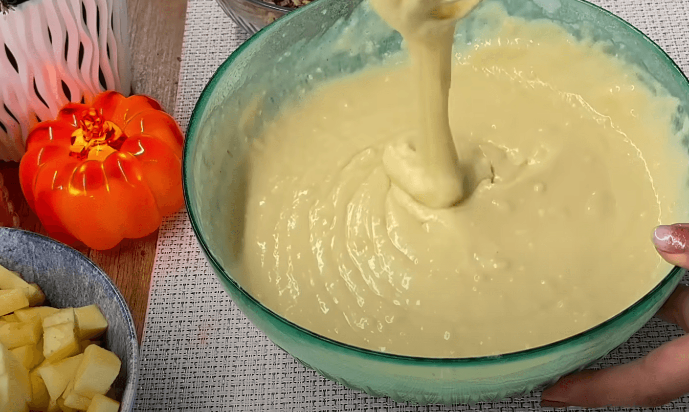 яблучний горіховий торт