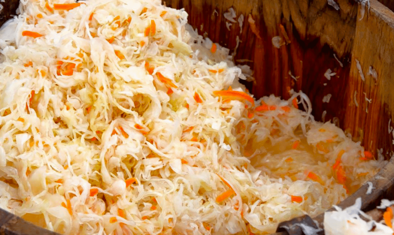 Коли квасити капусту в листопаді 2025 - найкращі дні для квашення та соління капусти за місячним календарем