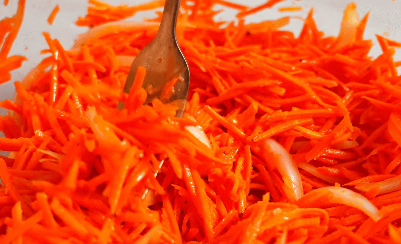 Простий салат з моркви "Вітамінний" - максимум користі, мінімум калорій!