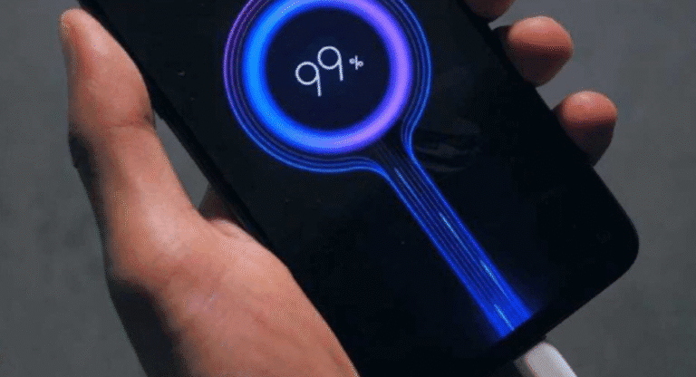 Телефон "помре" за 5 хвилин! Як правильно носити гаджет у холод, щоб зберегти батарею.