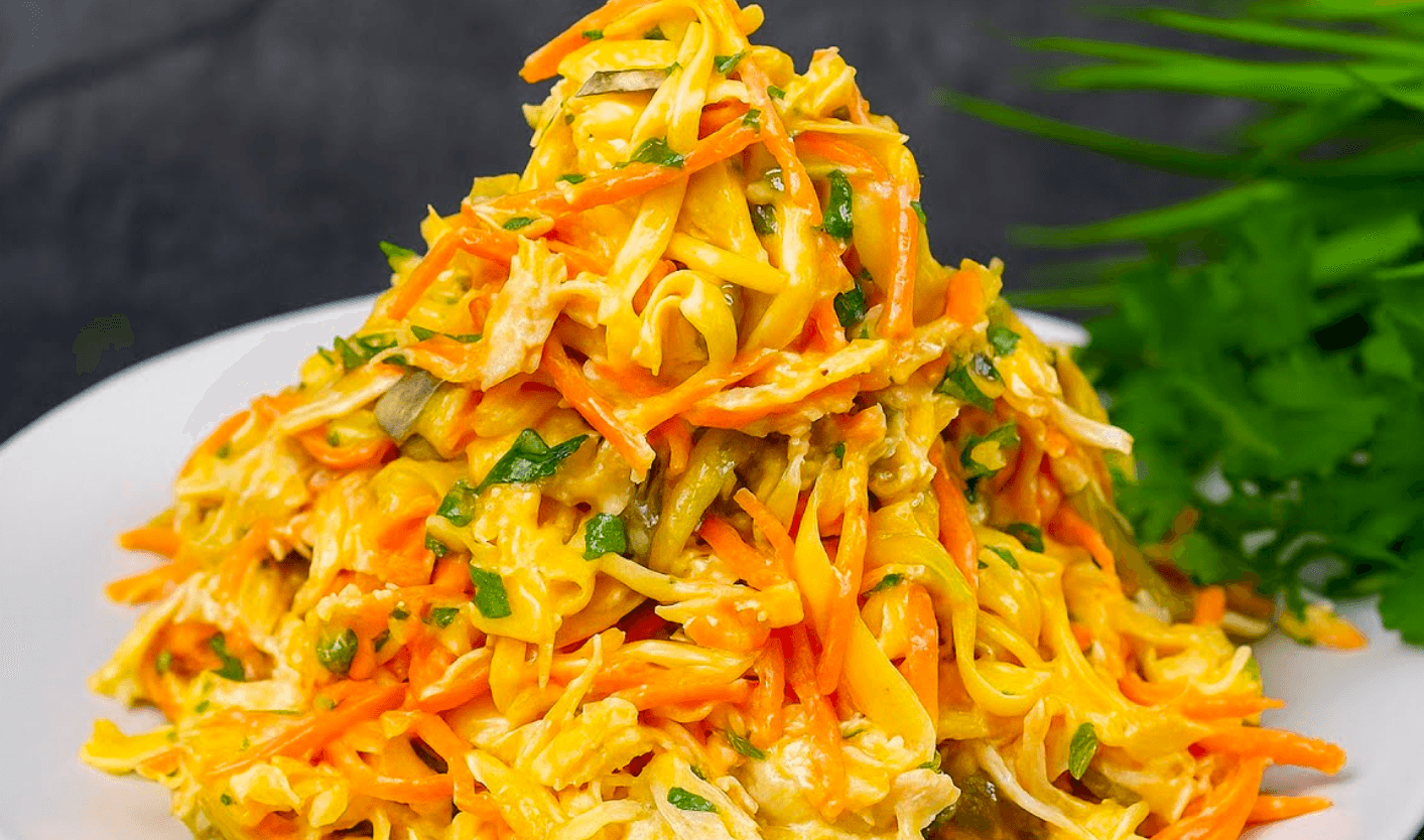 Салат з куркою та корейською морквою за лічені хвилини! Мега смачний, свекор оцінив і ще додому баночку прихопив