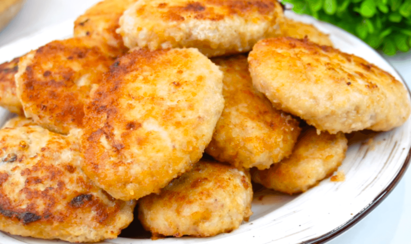 Секрет курячих котлет, про який я дізналася від свекрухи. Тепер готую тільки так. Не передати словами, як смачно