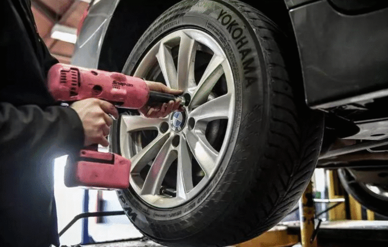 Час міняти шини: як підготувати автомобіль до холодів і дощів