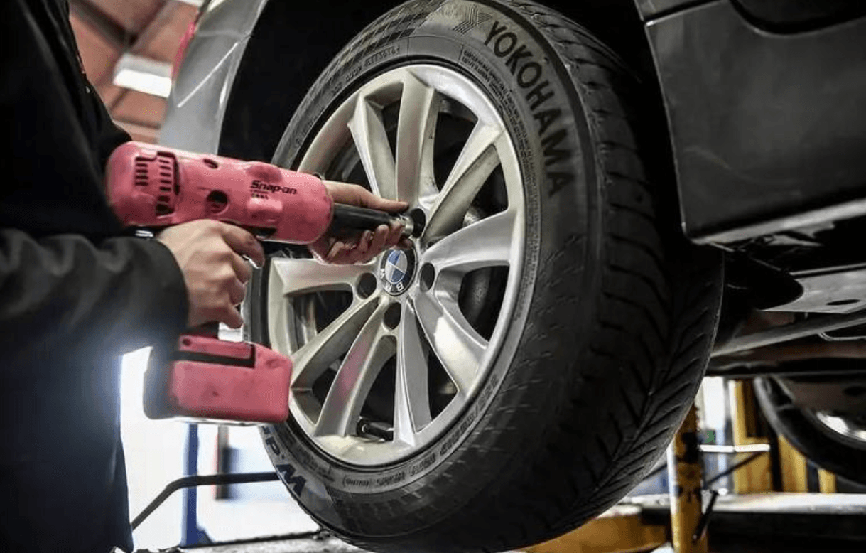 Час міняти шини: як підготувати автомобіль до холодів і дощів