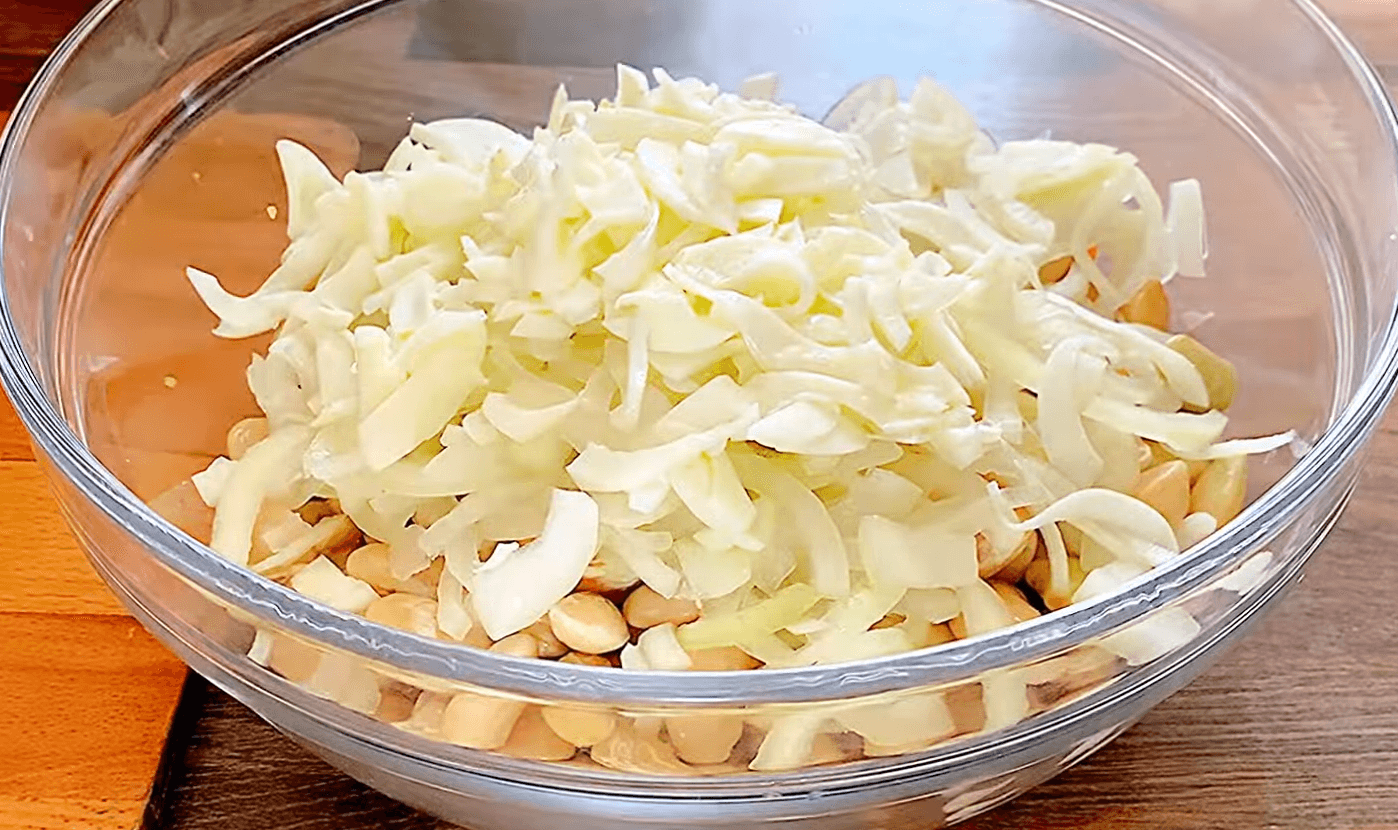 салат з квасолі