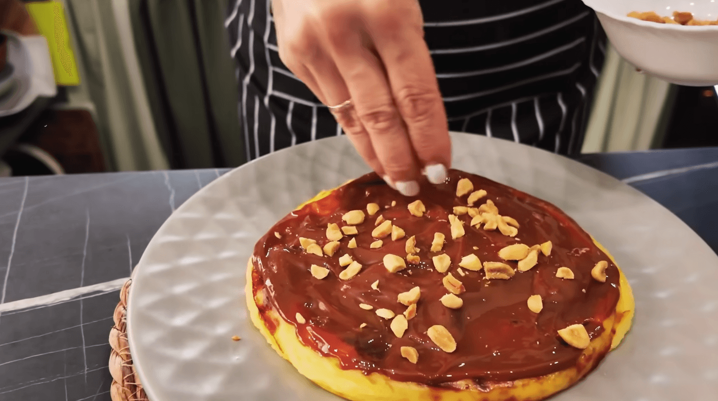 торт з згущеним молоком і арахісом