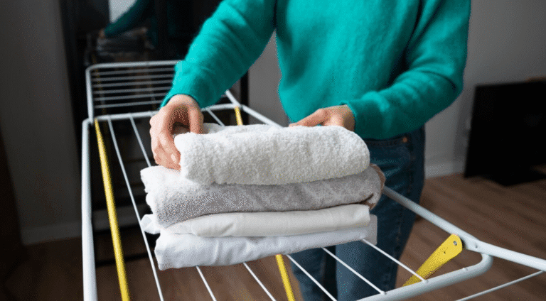 Як сушити речі взимку, щоб не з’являвся грибок у квартирі