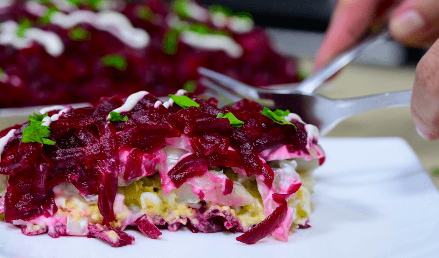 Святковий салат "Зимовий": ідеальне поєднання смаків, яке підкорить всіх гостей