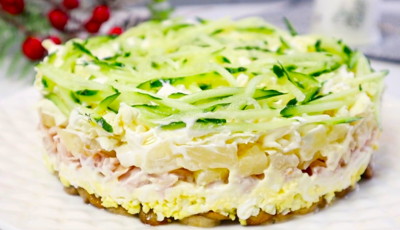 Буду готувати на всі свята і на Новий рік 2026: салат "Зимова заметіль"! Готується за 20 хв, а прикрасить будь-який святковий стіл