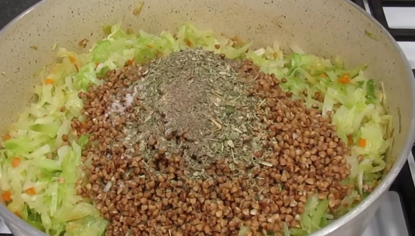 Як приготувати гречку з капустою