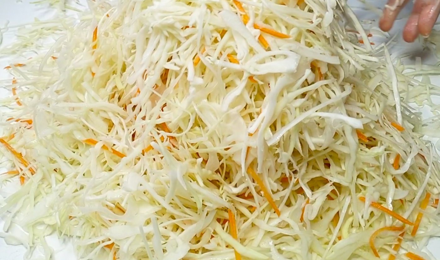 Коли квасити капусту в грудні 2025: найкращі дні для соління та квашення капусти за місячним календарем