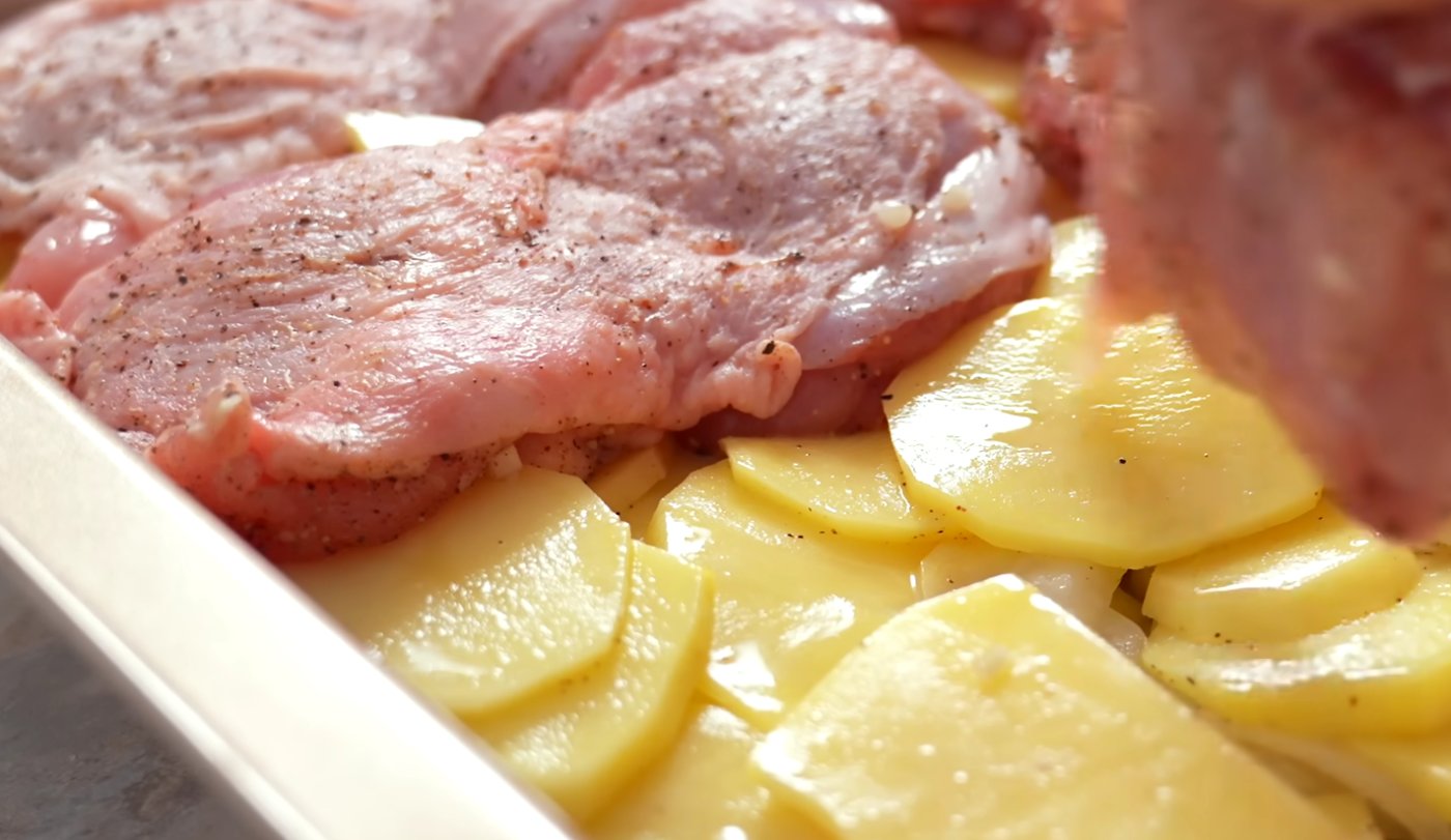 курка з картоплею запечені в духовці