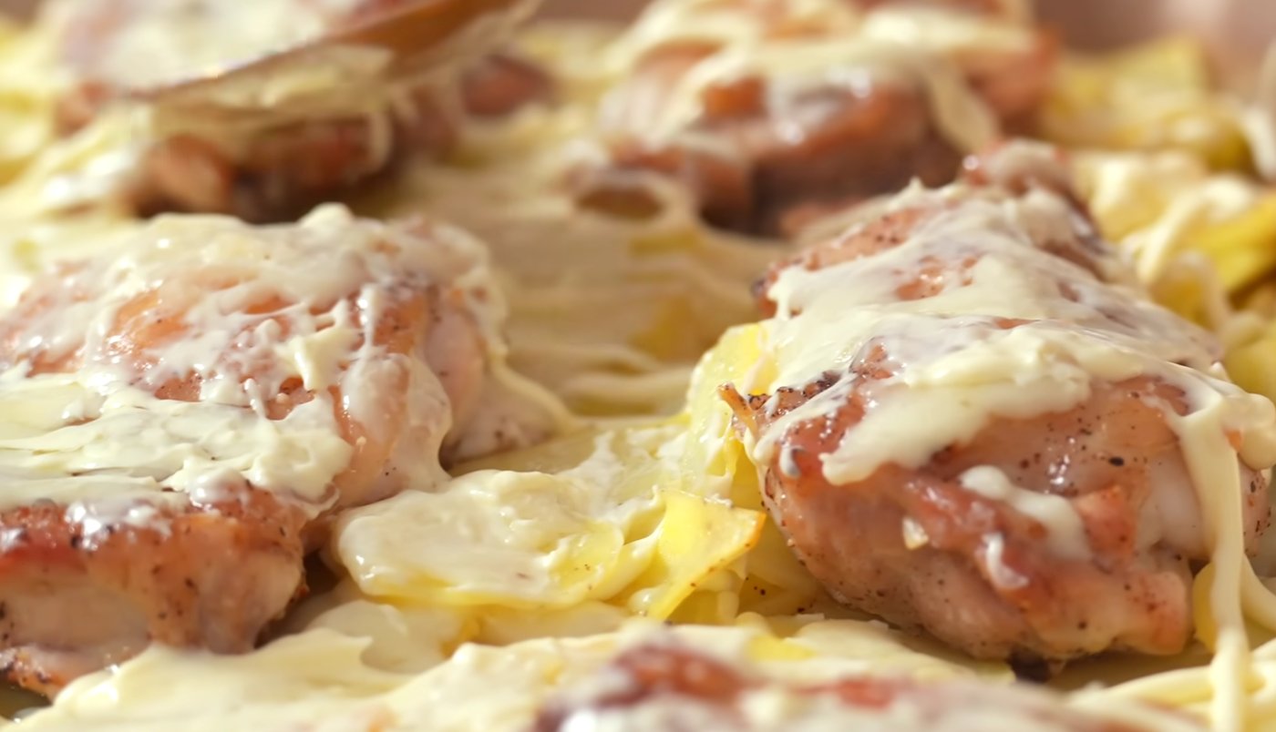 курка з картоплею запечені в духовці