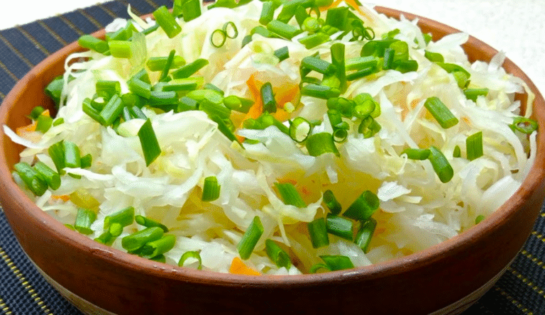 Хрустка квашена капуста без помилок: 5 секретів, завдяки яким вона зберігається до весни і завжди ідеальна