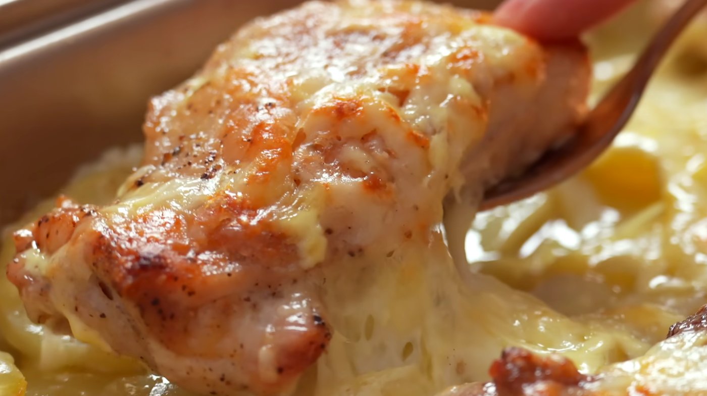 курка з картоплею в духовці