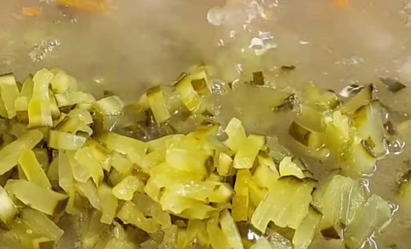 польський огірковий суп