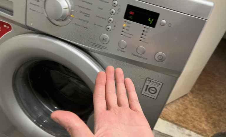 Пральна машина "смердить"? Ось що налити в барабан на ніч